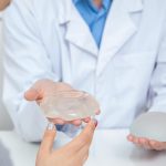 5 aspectos a considerar antes de someterte a una cirugía de mamas